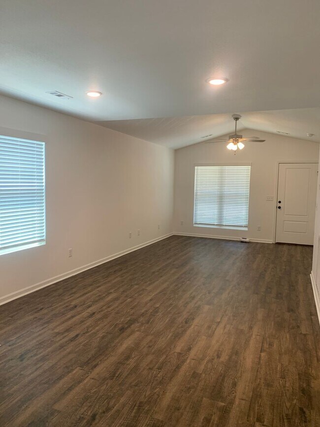 Foto del edificio - Beautiful NEW Home in Carl Junction