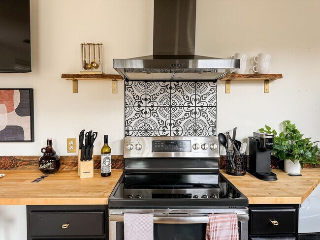 Building Photo - Modern 1 Bedroom, 1 Bathroom Home in East Missoula – Fully Furnished!