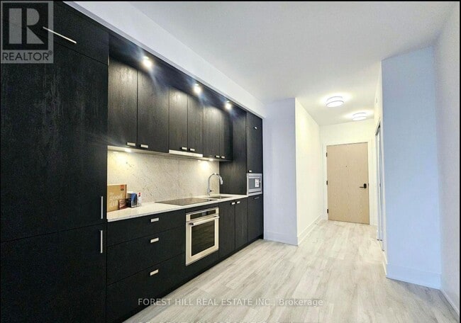 Photo du bâtiment - 10 Inn On The Pk Dr