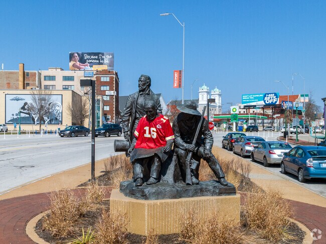 Kansas City Pioneer Square Monument in Old Westport shows its Chiefs pride.