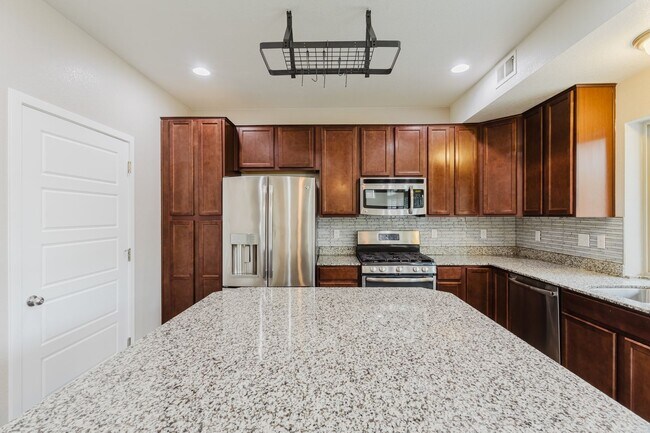 Foto del edificio - 2656 Champagne Ave