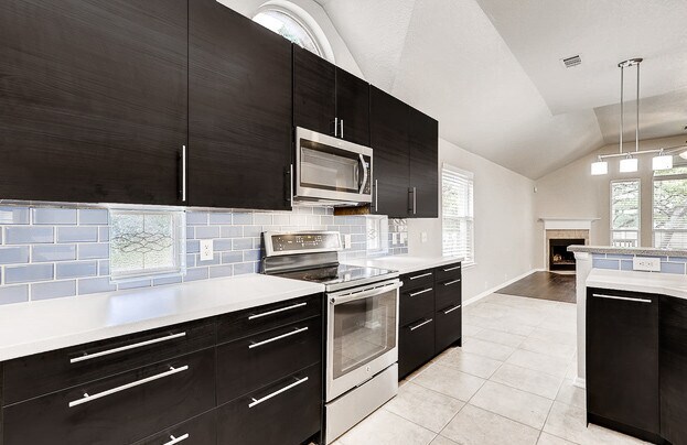 Foto del edificio - 4-BEDROOM HOME IN LAKESIDE