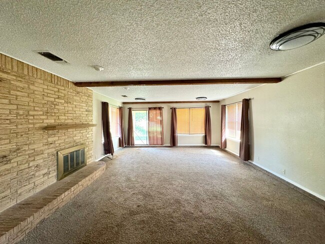 Building Photo - 3822 Sunset Dr