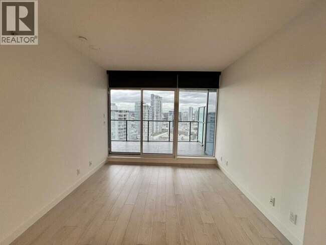 Photo du bâtiment - 4880 Lougheed Hwy.