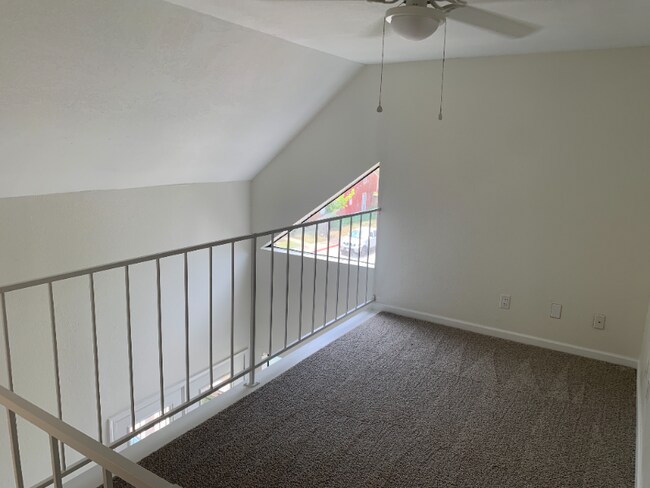 Foto del edificio - 9823 Walnut St