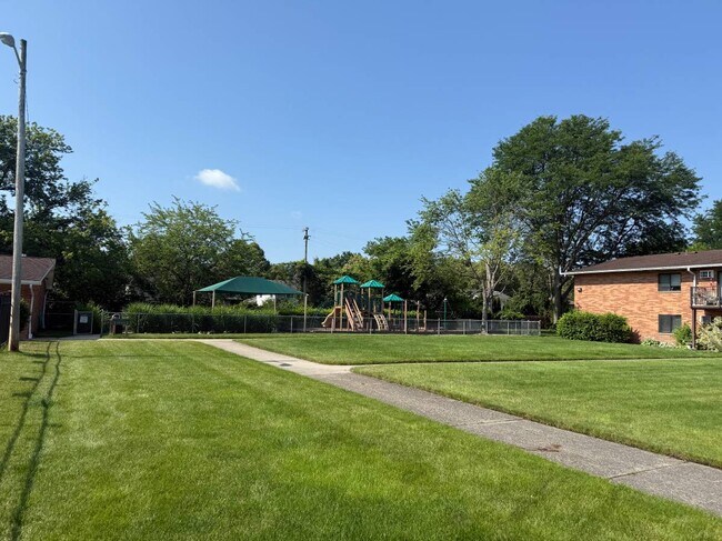 Building Photo - 23881 David Dr
