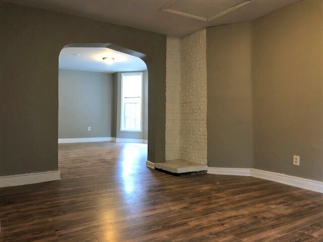 Building Photo - 109 19th St