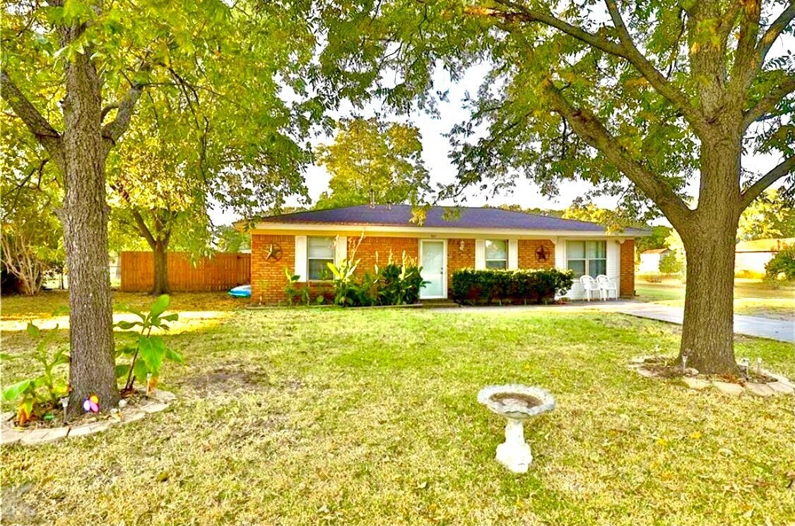 Primary Photo - 301 Sandy Ln