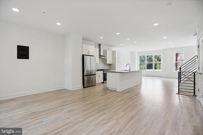 Building Photo - 3556 Sutton Hts Cir