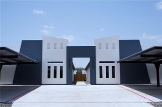 Building Photo - 15 S Woodland Dr