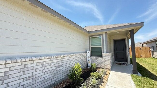 Building Photo - 21703 Meadow Ct