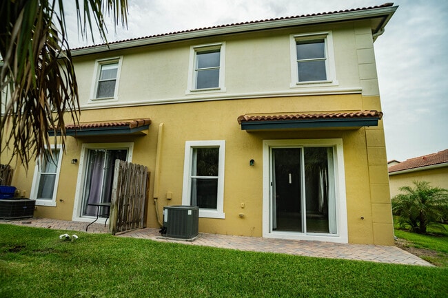 Building Photo - 1064 Cheval Dr