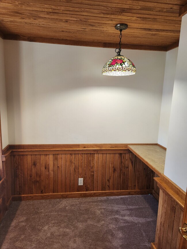 Building Photo - 326 S 13th St