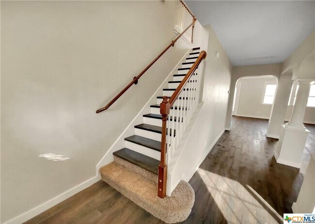 Foto del edificio - 5502 Knob Ct