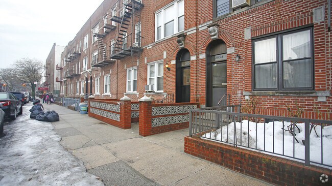 Building Photo - 2054 77th St