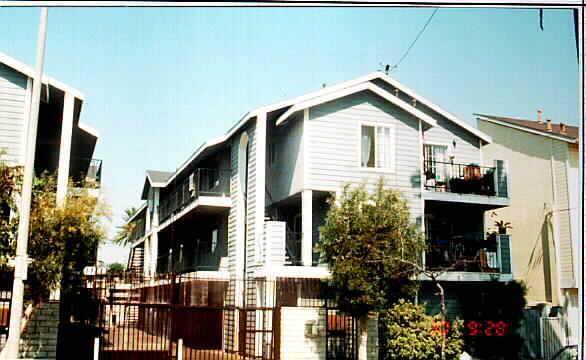 Building Photo - Gaviota Apartments