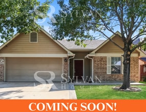 Building Photo - 2864 St Bernard Dr