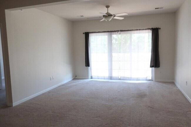 Building Photo - 202 Cherry Ln Dr