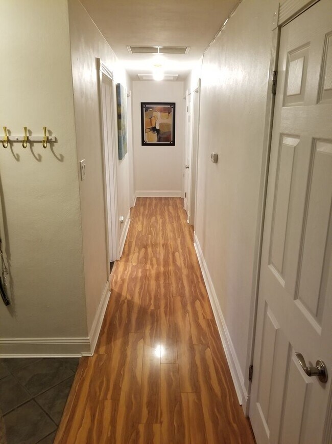 Building Photo - Beautiful Home Located in Historic Urbana