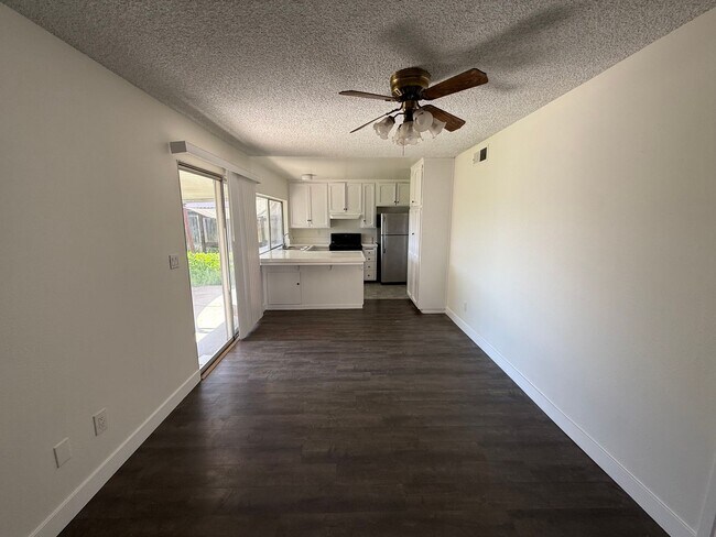 Foto del edificio - 4 Bedroom, 2 Bath Home with Large Yard + Two Car Garage