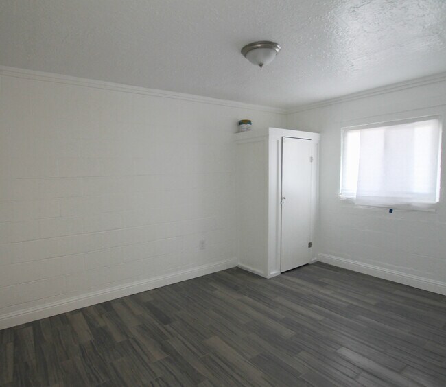 Foto del edificio - 215 W Lorena Ave