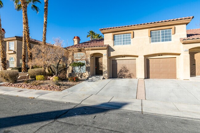 Foto del edificio - North Summerlin Townhouse with attached ga...