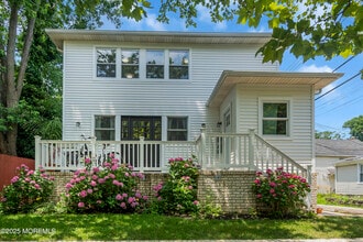 Building Photo - 1105 Comstock St