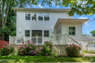 Building Photo - 1105 Comstock St