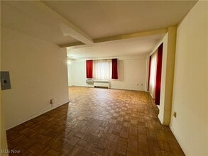 Building Photo - 11820 Edgewater Dr