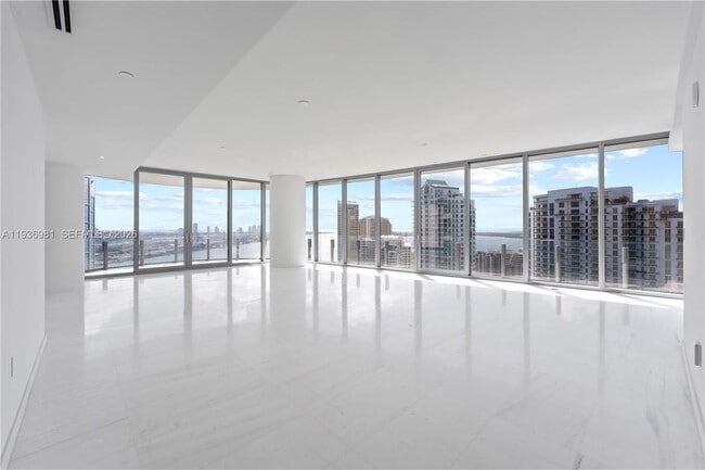 Foto del edificio - 300 Biscayne Blvd Way