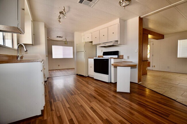 Building Photo - 3 bed 2 bath Mesa home in a quiet neighbor...