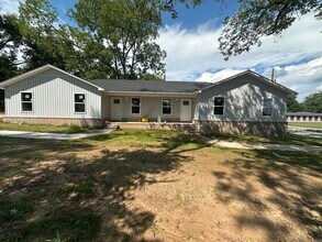 Building Photo - 501 Ave 3 NW