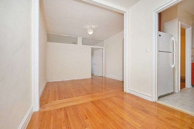 Building Photo - 36-20 Bowne St