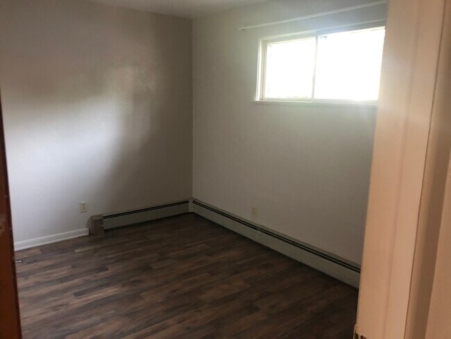 Building Photo - 406 West Ave