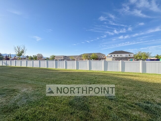 Building Photo - 3 Bed 2.5 Bath Townhome