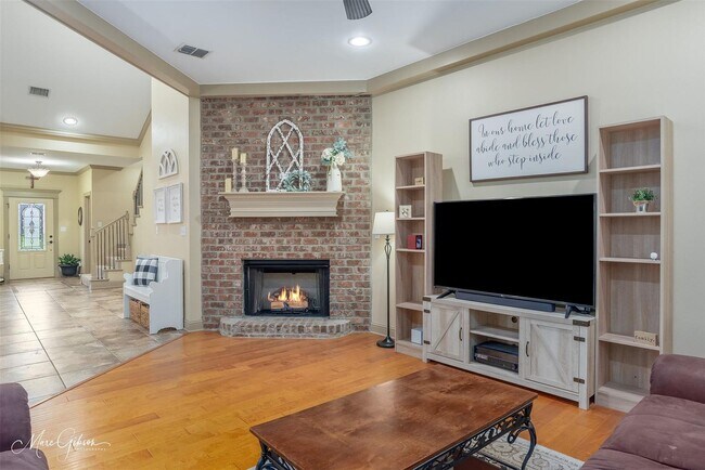 Foto del edificio - Great Floor plan close to I-49...