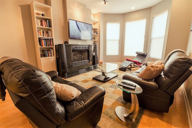 Living room with inbuilt cabinets - 353 W Chicago Ave