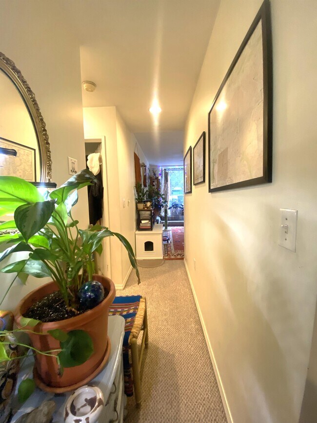 Foto del edificio - 240 Heath St