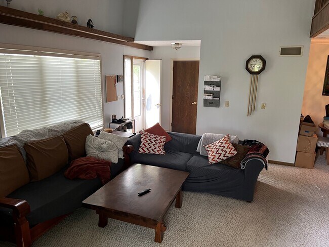Entry Way/Living Room - 5542 Malibu Dr