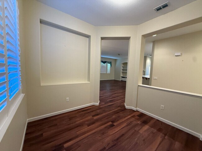 Building Photo - Heritage Lakeside 55+ Active Community!