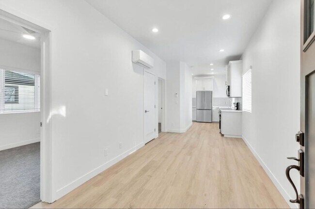 Foto del edificio - 2 bedroom / 1 bath | Midtown Duplex Available Now