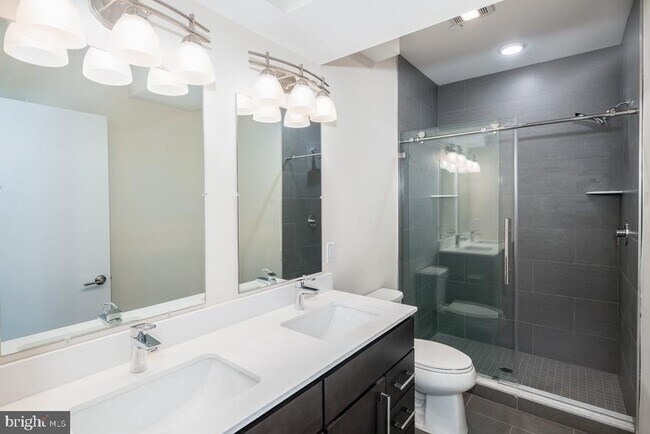 Building Photo - 934 S 5th St