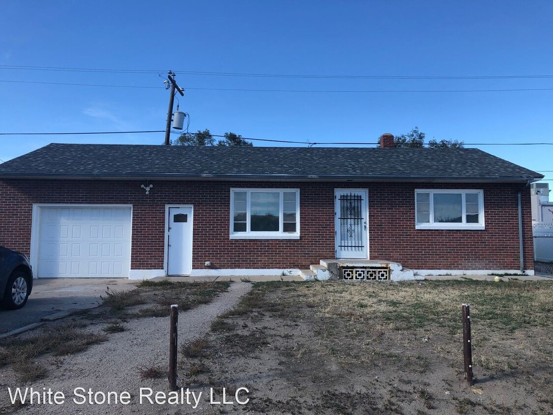 921 W Pine St, Rawlins, WY 82301 House Rental in Rawlins, WY