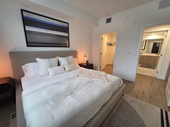 Foto del edificio - 685 W 72nd Pl