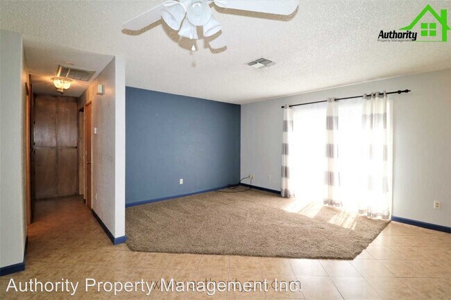 Building Photo - 2 br, 1.5 bath House - 2815 Redbud Lane