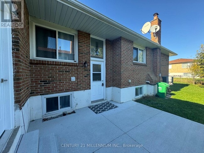 Building Photo - 149 Manitou Crescent