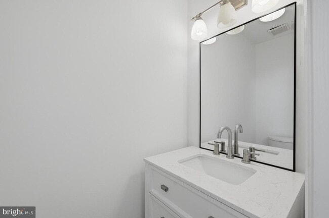 Building Photo - 46601 Carriage Ct