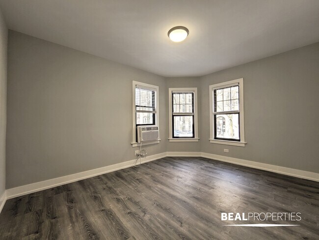 Foto del edificio - 425 W Belden Ave