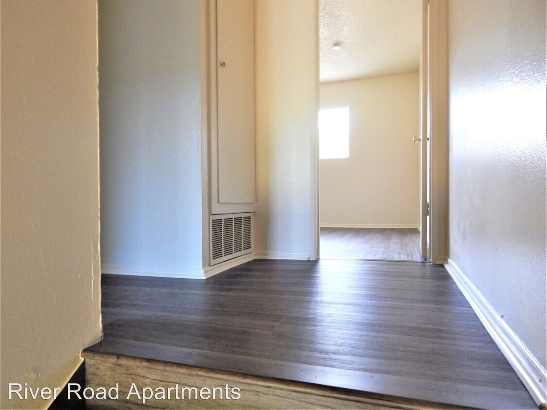 Foto principal - 461-587 River Rd