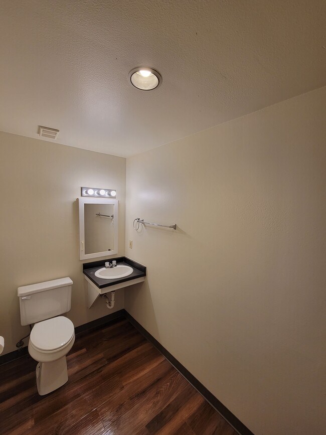 Foto del edificio - 103 N Wisconsin St